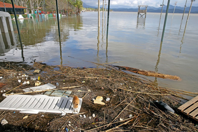 Tsunami gibi: Bir ilçe su altında kaldı - Resim: 13