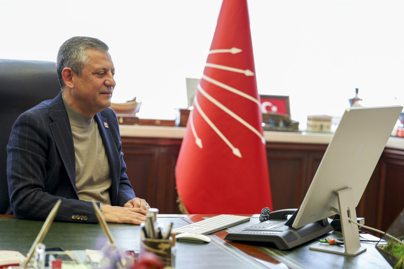 &Ouml;zg&uuml;r &Ouml;zel: Vallahi g&ouml;zyaşlarımı tutamadım - Resim : 2