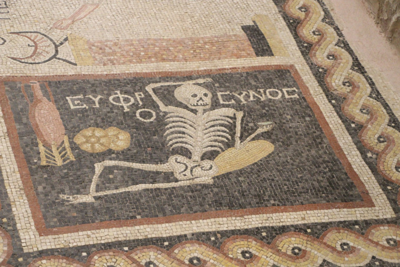 Depremde ağır hasar almıştı, kapılarını yeniden açmaya hazırlanıyor - Resim : 1