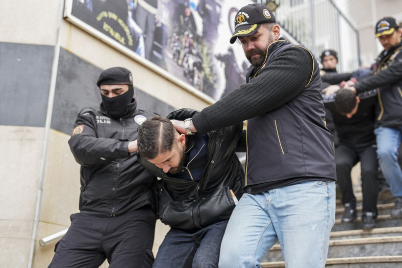 Maşalar yakalandı, elebaşları firari: Para vaadiyle suç makinesine dönüştürdüler - Resim: 1
