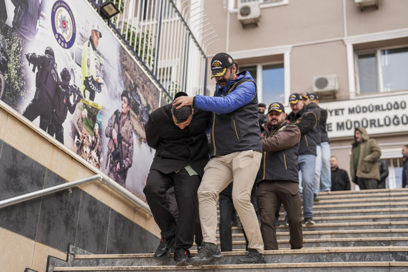 Maşalar yakalandı, elebaşları firari: Para vaadiyle suç makinesine dönüştürdüler - Resim: 2