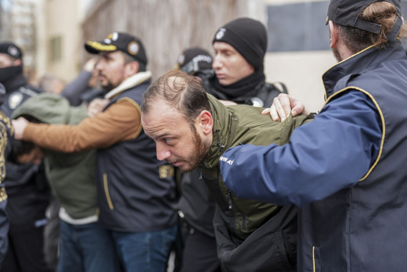 Maşalar yakalandı, elebaşları firari: Para vaadiyle suç makinesine dönüştürdüler - Resim: 7