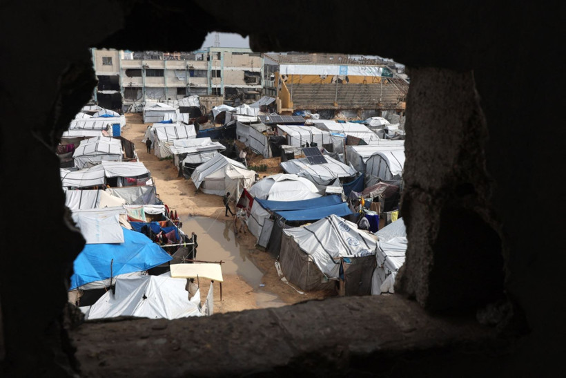 Gazze'yi bu kez yağmur vurdu... Çadırlar su altında kaldı - Resim: 1