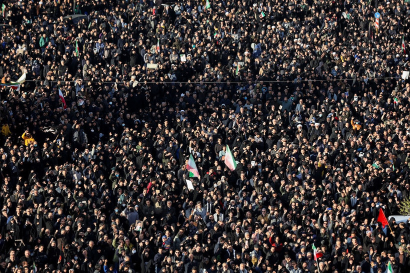 İranlılar meydana çıktı: Ağıt yakıp ağladılar - Resim : 1