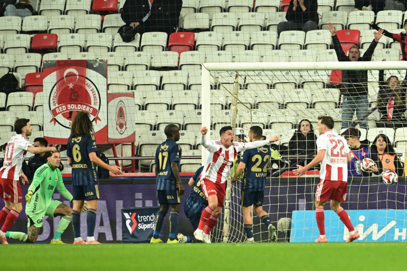 Fenerbahçe, Antalya'da buz kesti! Galatasaray'la fark 4 oldu: 2-2 - Resim : 2