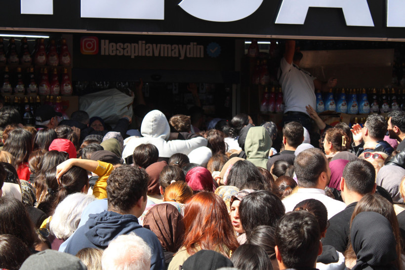 İndirim izdihamı: Hastanelik oldular - Resim : 1