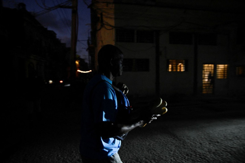 ABD'nin hedefindeki Küba karanlığa gömüldü - Resim: 2
