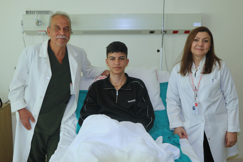 Vücudunun yüzde 75’i yandı ama hayatta kaldı: 17 kez ameliyat oldu - Resim : 1