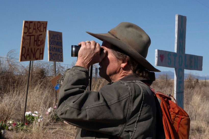 'Bebek fabrikası' ve 'gömülü ceset' iddialarıyla gündemde: Epstein'in çiftliği yıllar sonra arandı - Resim: 8