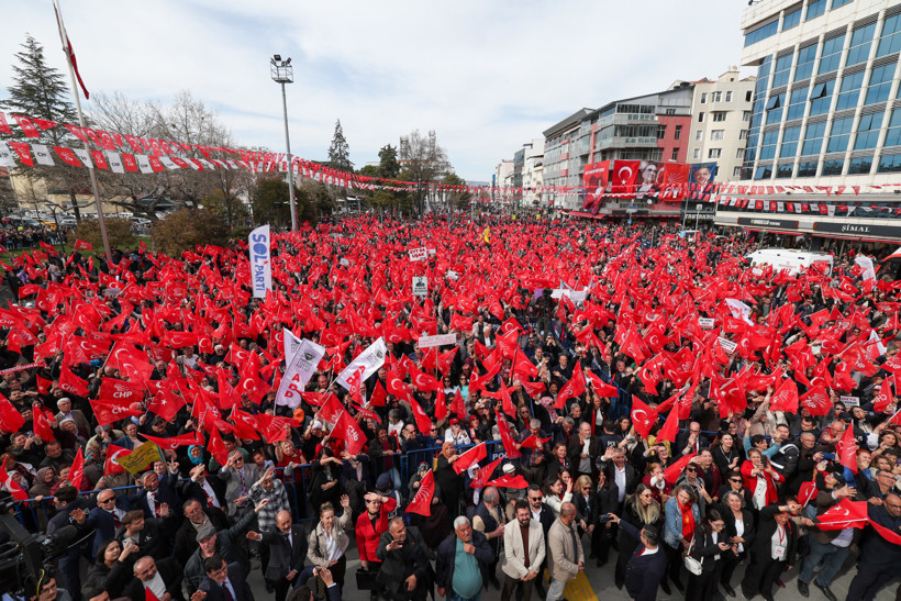 &Ouml;zg&uuml;r &Ouml;zel: İstiklal Marşı başka dilde okutulamaz - Resim : 1
