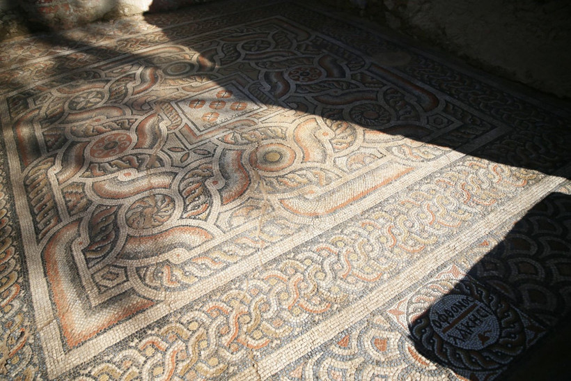 Binlerce yıllık mozaikte yazıyor: 'Kıskanan çatlasın' - Resim: 6