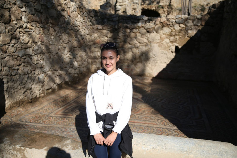 Binlerce yıllık mozaikte yazıyor: 'Kıskanan çatlasın' - Resim: 8