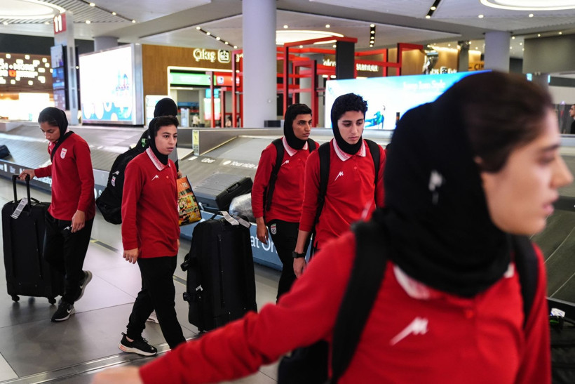 İltica etmekten vazgeçen İranlı kadın futbolcular Türkiye'ye geldi - Resim: 7