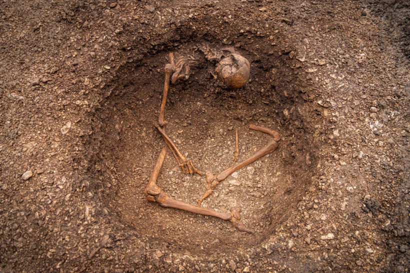 Oturur vaziyette duran iskeletler bulundu - Resim : 3