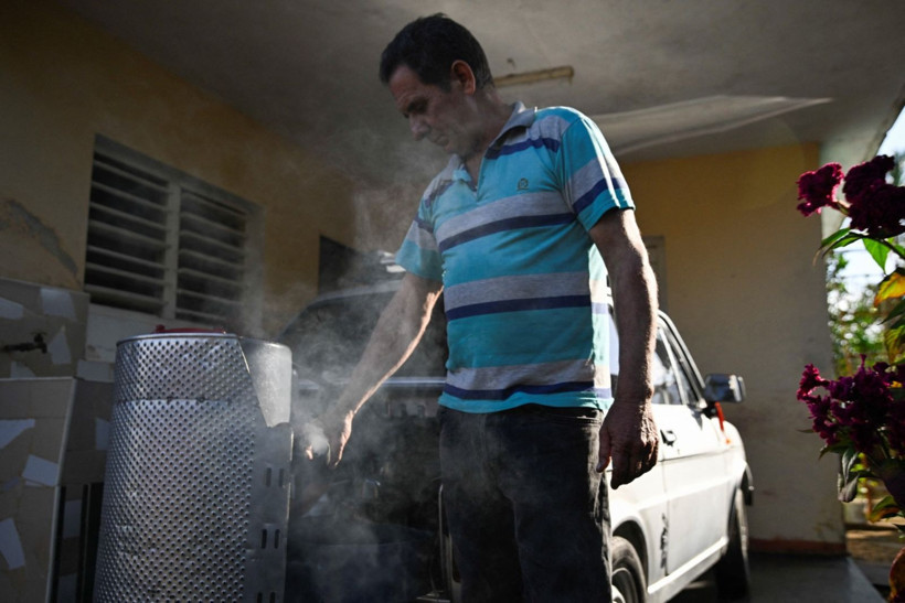 Petrol krizine çözüm: Aracını kömürle çalıştırdı! - Resim: 4