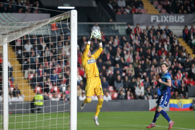 Samsunspor cesurca oynadı ama olmadı: Rayo Vallecano Konferans'ta tur atladı: 0-1 - Resim : 1