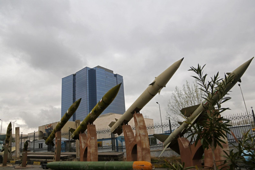 Tahran'ın göbeğinde füze şov - Resim: 1