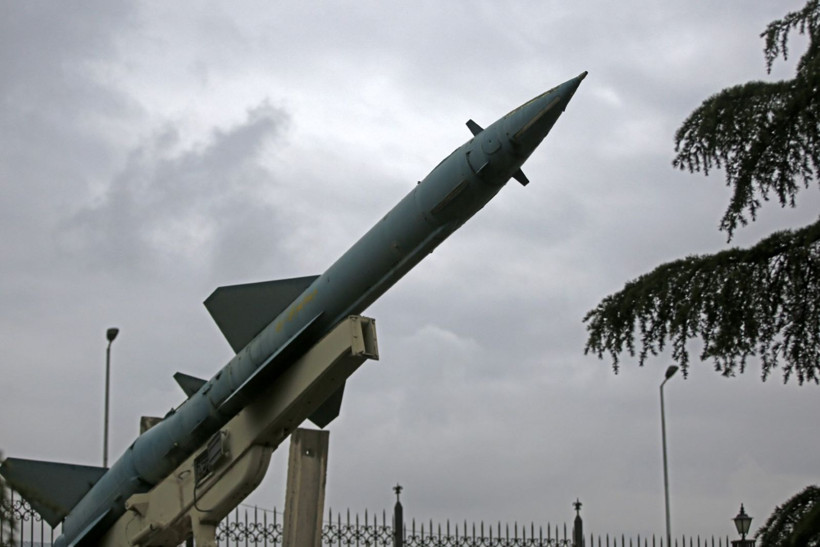 Tahran'ın göbeğinde füze şov - Resim: 2