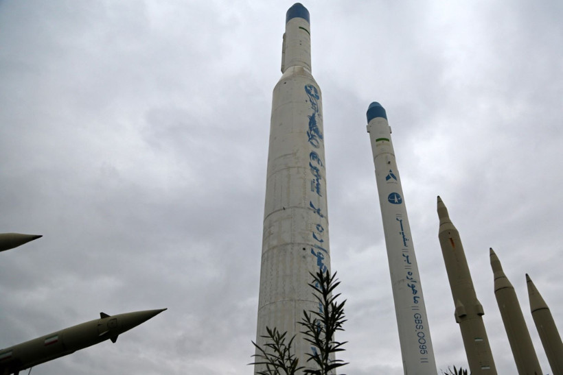 Tahran'ın göbeğinde füze şov - Resim: 6