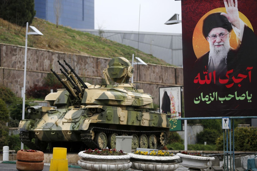 Tahran'ın göbeğinde füze şov - Resim: 10