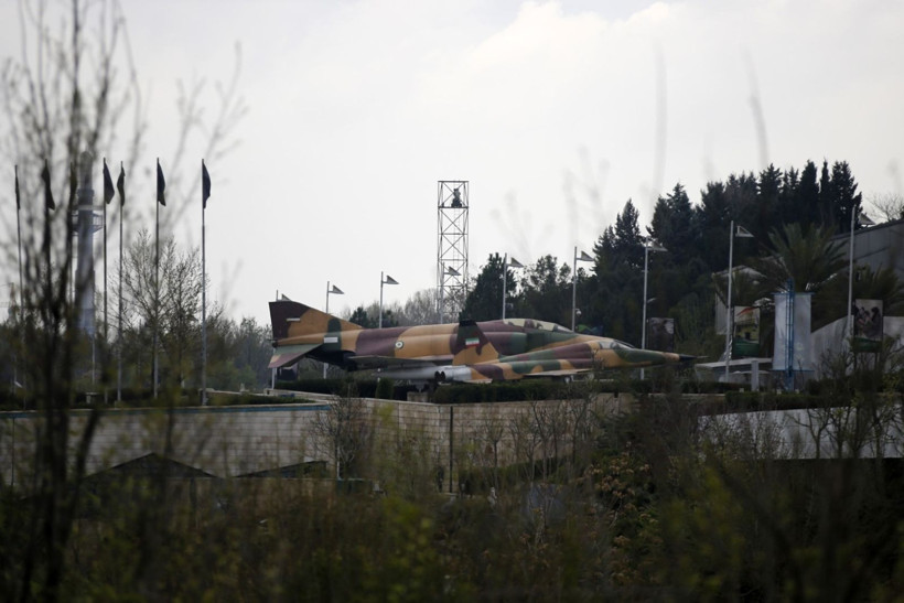 Tahran'ın göbeğinde füze şov - Resim: 12