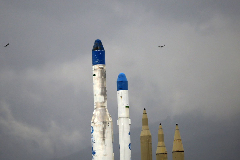 Tahran'ın göbeğinde füze şov - Resim: 13