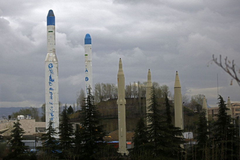 Tahran'ın göbeğinde füze şov - Resim: 19