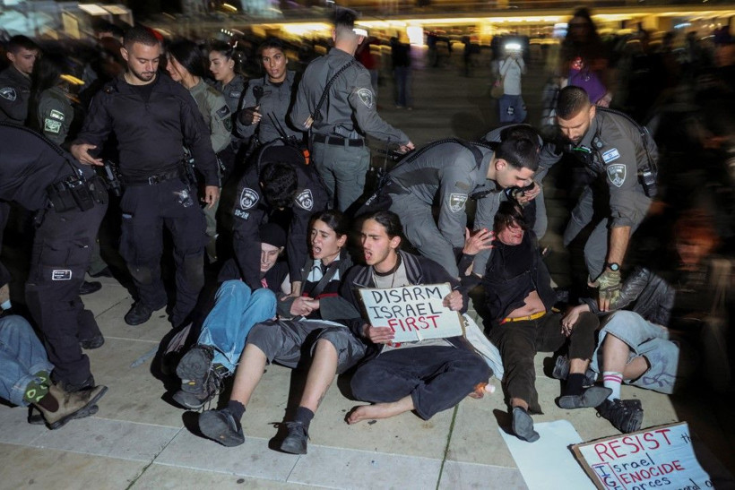 Tel Aviv karıştı: Polis eylemcileri güç kullanarak dağıttı - Resim: 2