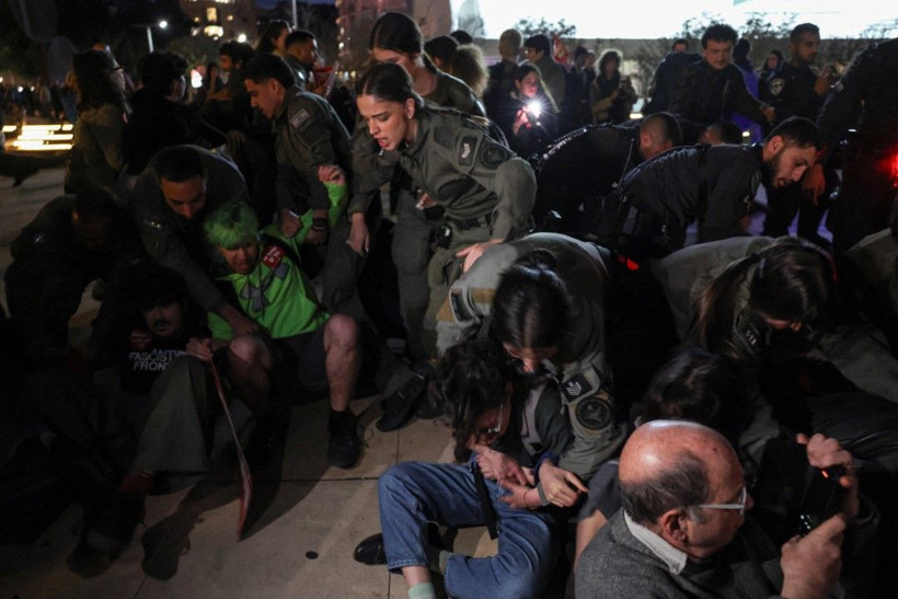 Tel Aviv karıştı: Polis eylemcileri güç kullanarak dağıttı - Resim: 9