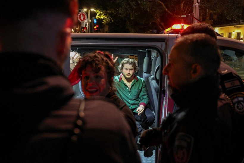 Tel Aviv karıştı: Polis eylemcileri güç kullanarak dağıttı - Resim: 13