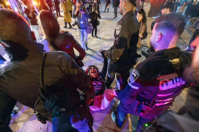 Tel Aviv karıştı: Polis eylemcileri güç kullanarak dağıttı - Resim: 25