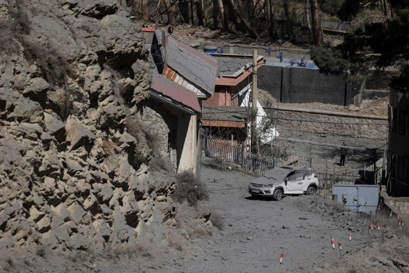8 kişi öldü, 100'e yakın yaralı var: Stratejik köprü ikiye bölündü - Resim: 10