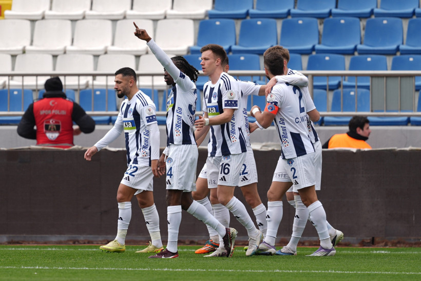 Kasımpaşa kalecisi Gianniotis 85 metreden gol attı: Arda Güler'i geçti - Resim : 2