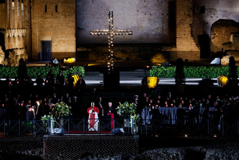 On yıllar sonra bir ilk: Papa tören boyunca taşıdı - Resim: 9