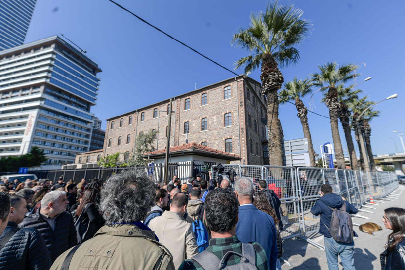 Cemil Tugay, polis ablukası sonrası apar topar Türkiye'ye döndü: Utanç vakası - Resim : 2