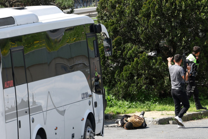 İsrail konsolosluğu &ouml;n&uuml;nde &ccedil;atışma - Resim : 1
