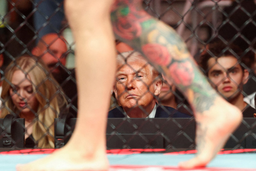 Trump müzakereler sonuçsuz kalırken kafes dövüşü izledi - Resim : 2