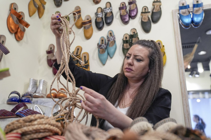 Muz ağacından ayakkabı yapıyor - Resim: 3