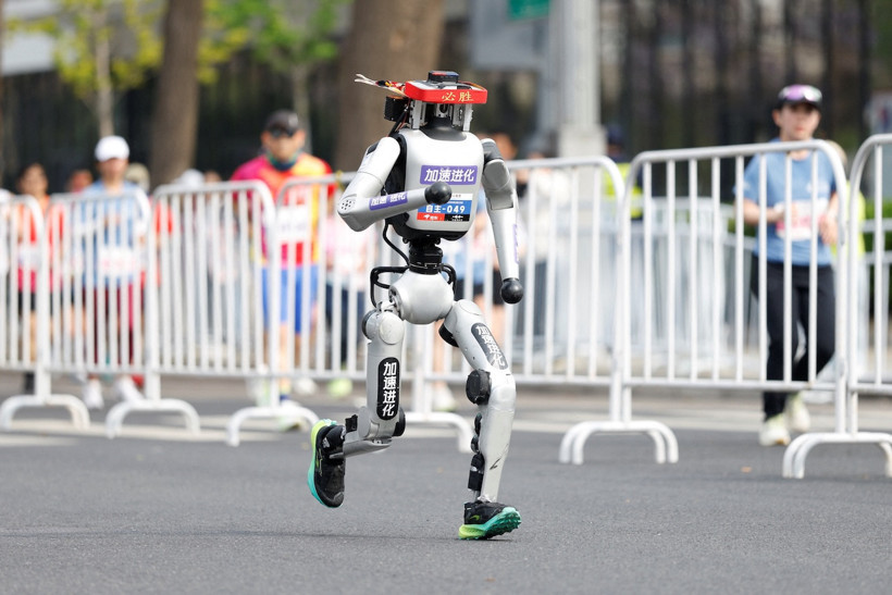 Robotlar yarı maraton koştu: İnsanları ilk kez geçtiler - Resim : 2