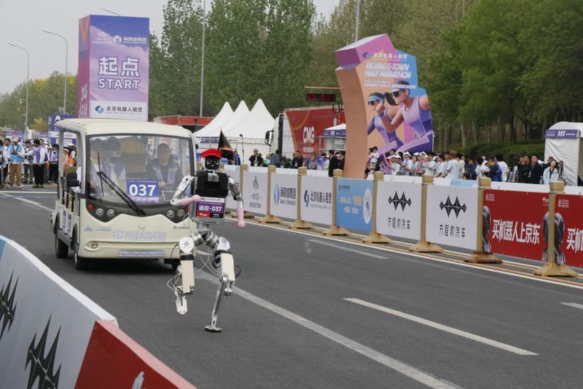 Robotlar yarı maraton koştu: İnsanları ilk kez geçtiler - Resim : 4