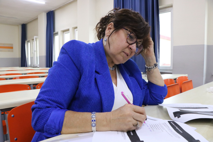 58 yaşında üniversite okuyor! Babasının engelini aştı - Resim : 2