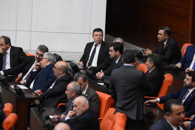 Meclis'te tartışma: 'Burada babanızın çiftliği yok, geleceksiniz' - Resim: 4