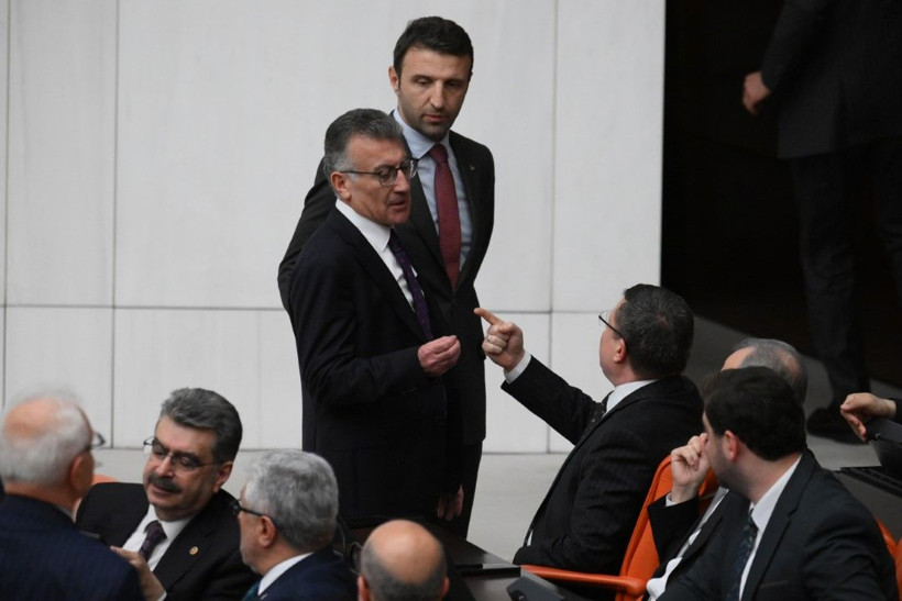 Meclis'te tartışma: 'Burada babanızın çiftliği yok, geleceksiniz' - Resim: 10