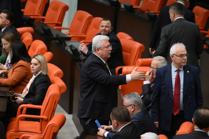 Meclis'te tartışma: 'Burada babanızın çiftliği yok, geleceksiniz' - Resim: 12