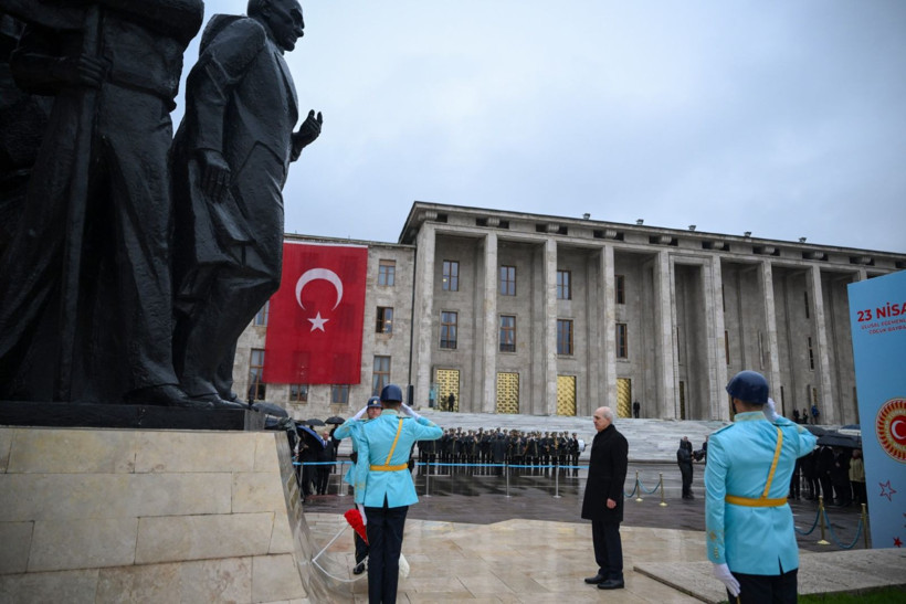 Devlet erkanı Ata'nın huzurunda - Resim: 2