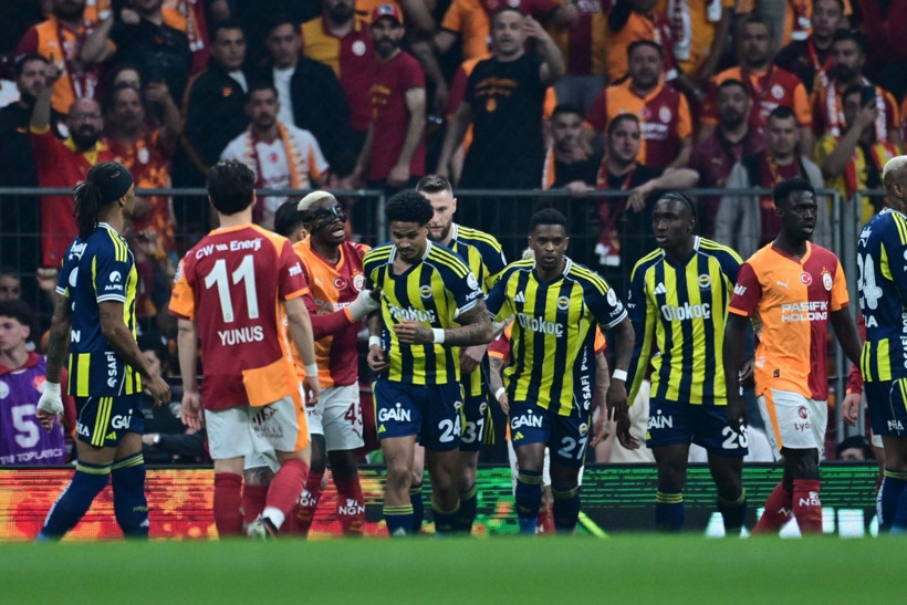 Galatasaray-Fenerbahçe derbisinde gerginlik: Uğurcan Çakır ile Oosterwolde kapıştı - Resim: 6