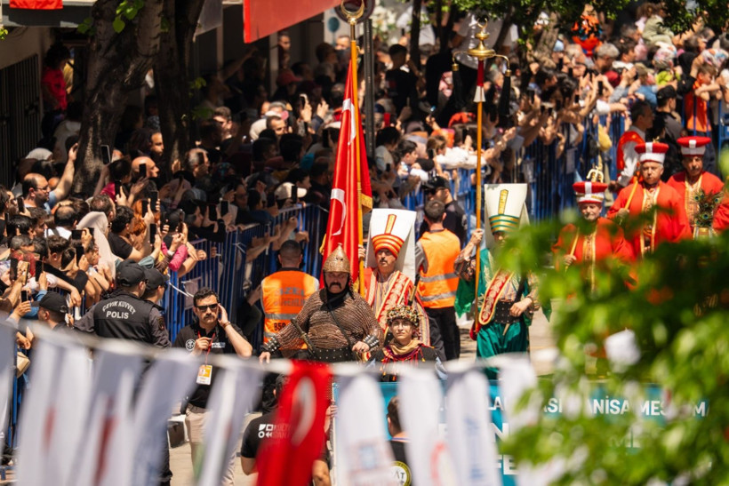 Mesir coşkusu izdihama dönüştü! 10 ton macun için on binler birbirine girdi - Resim: 10