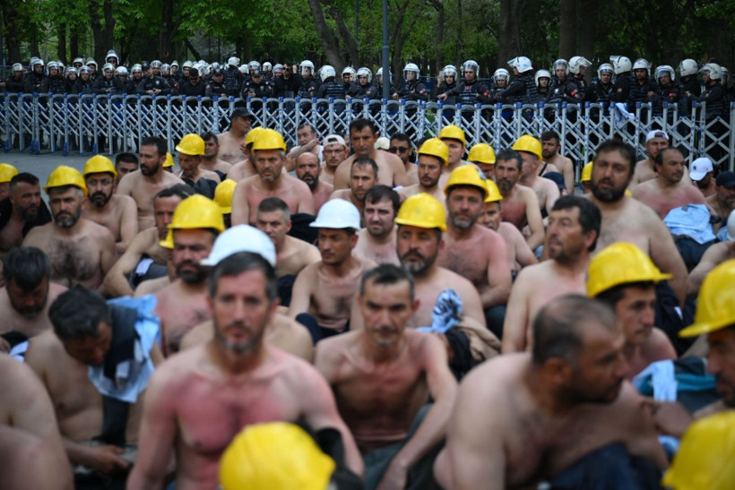 Açlık grevindeki madencilere polis müdahalesi - Resim: 1