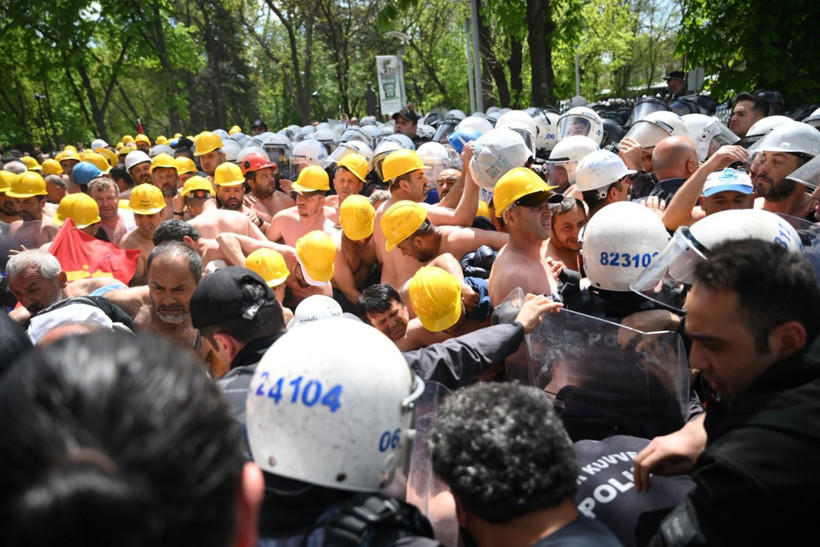 Açlık grevindeki madencilere polis müdahalesi - Resim: 5
