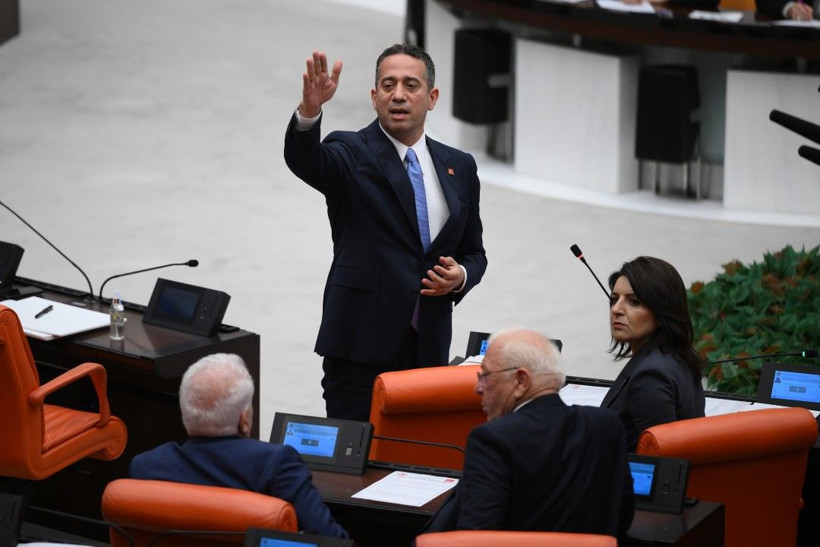 Meclis'te tansiyon yükseldi: 'Adam değilsin' tartışması - Resim: 1